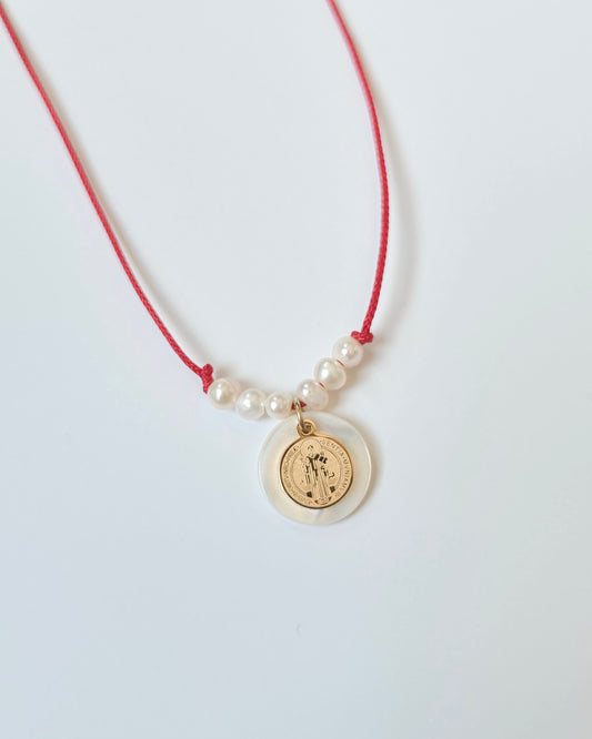 Collar San Benito hilo rojo
