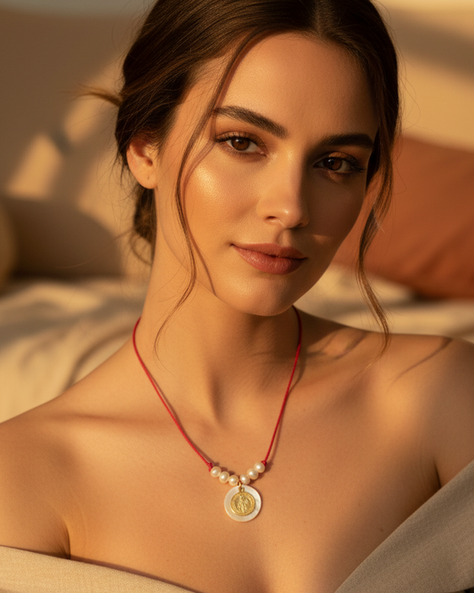 Collar San Benito hilo rojo