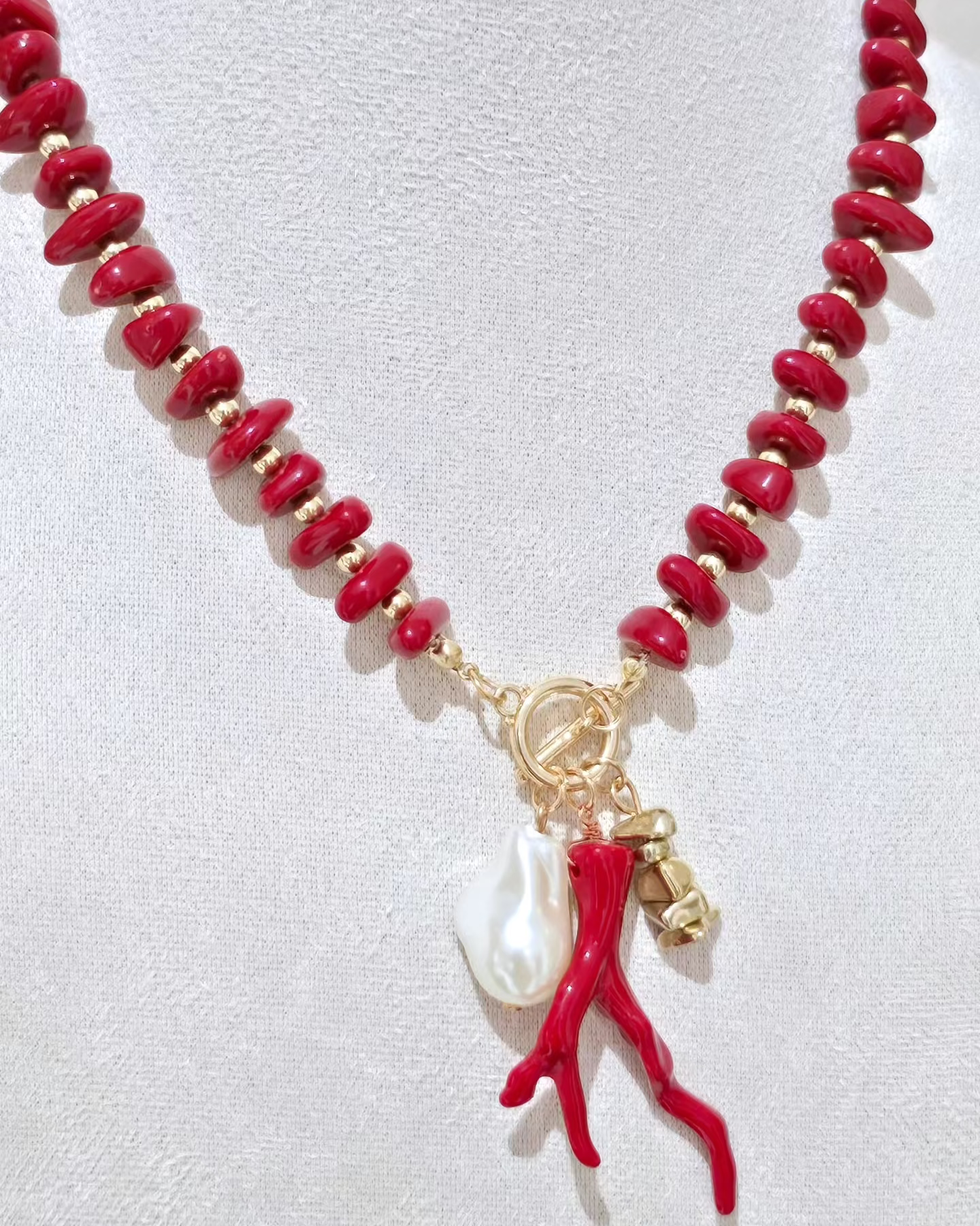 Collar coral