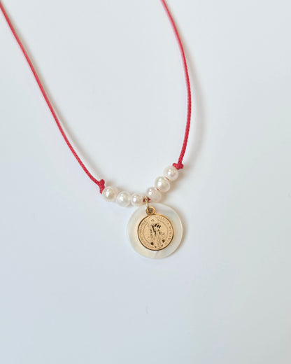 Collar San Benito hilo rojo