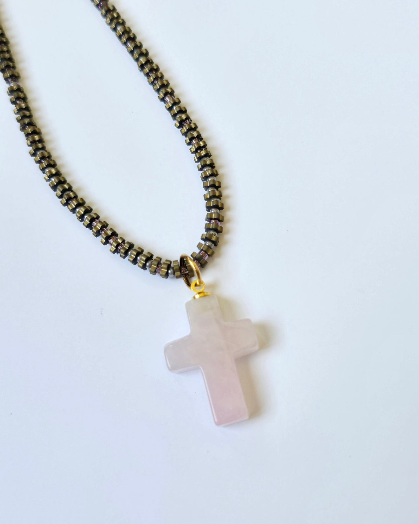 Collar Cruz cuarzo rosa