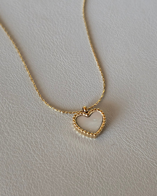 Collar corazon blanco